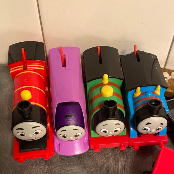 (10 items) Thomas & Friends Train Toy Bundle battery operated - Picture 3 of 8
